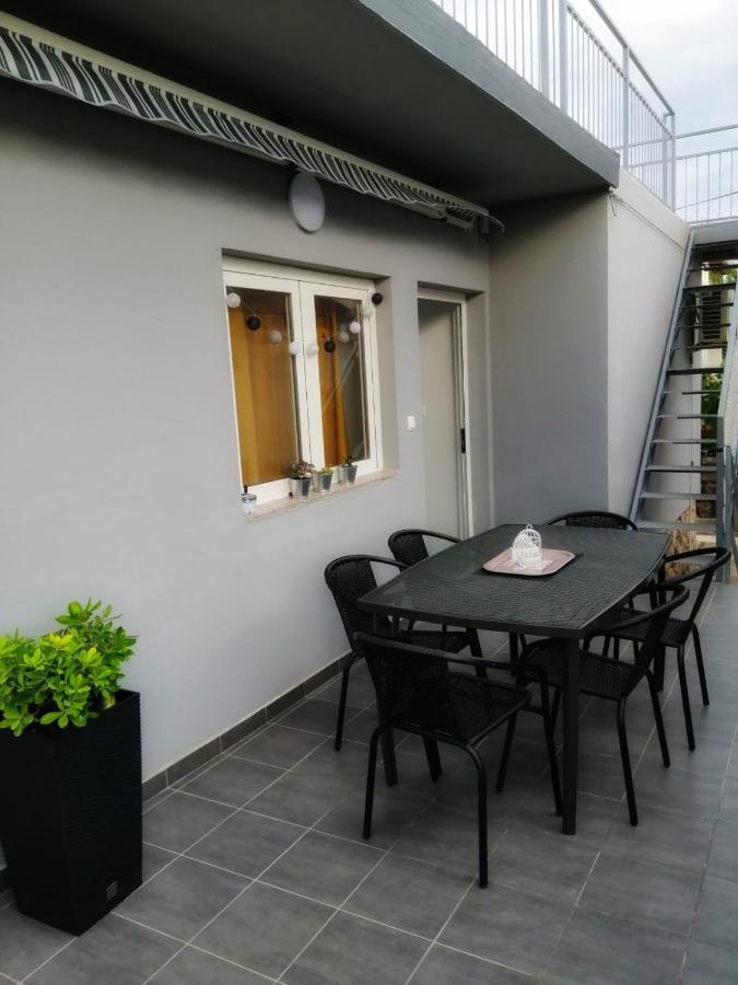 Holiday House Lara Starigrad Paklenica Exterior photo