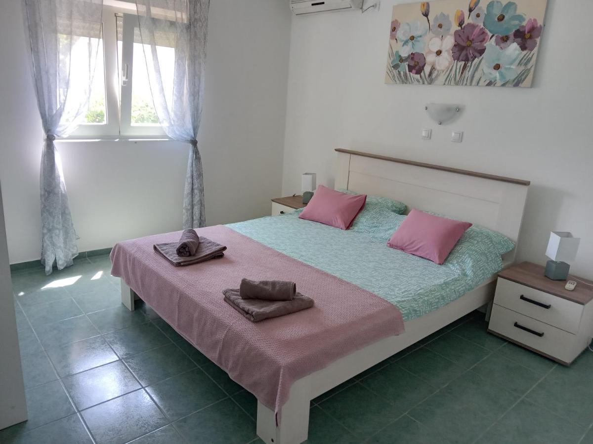 Holiday House Lara Starigrad Paklenica Exterior photo